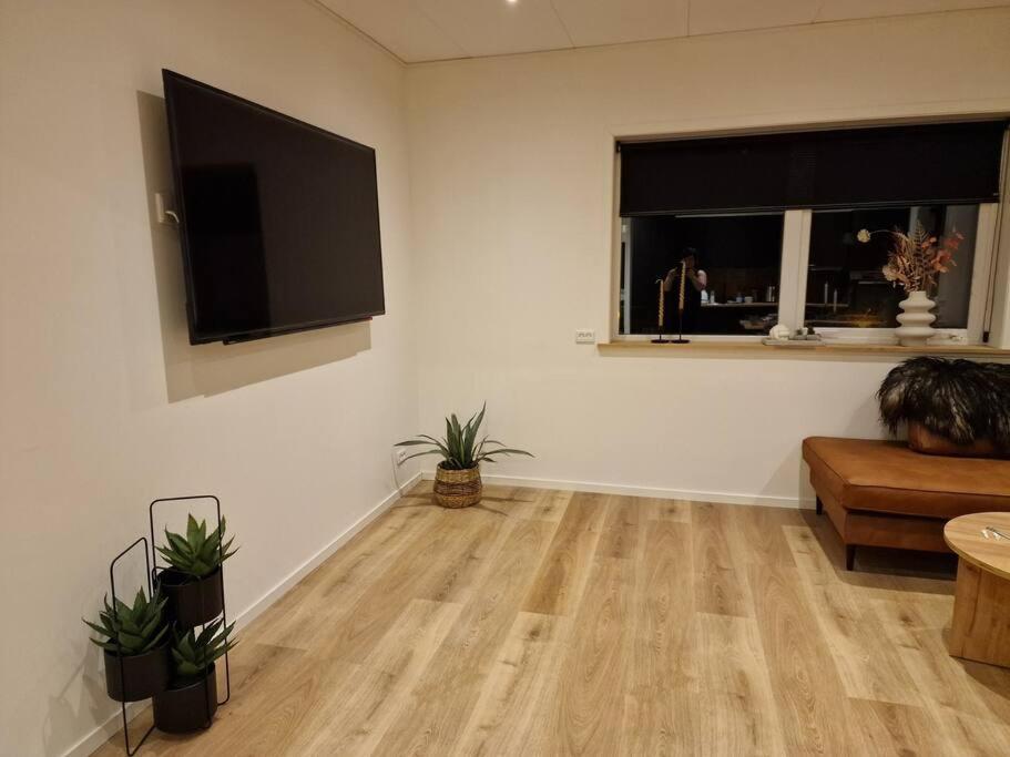 New Flat With Hot Tub - No3 Apartment Oyndarfjordur Exterior photo